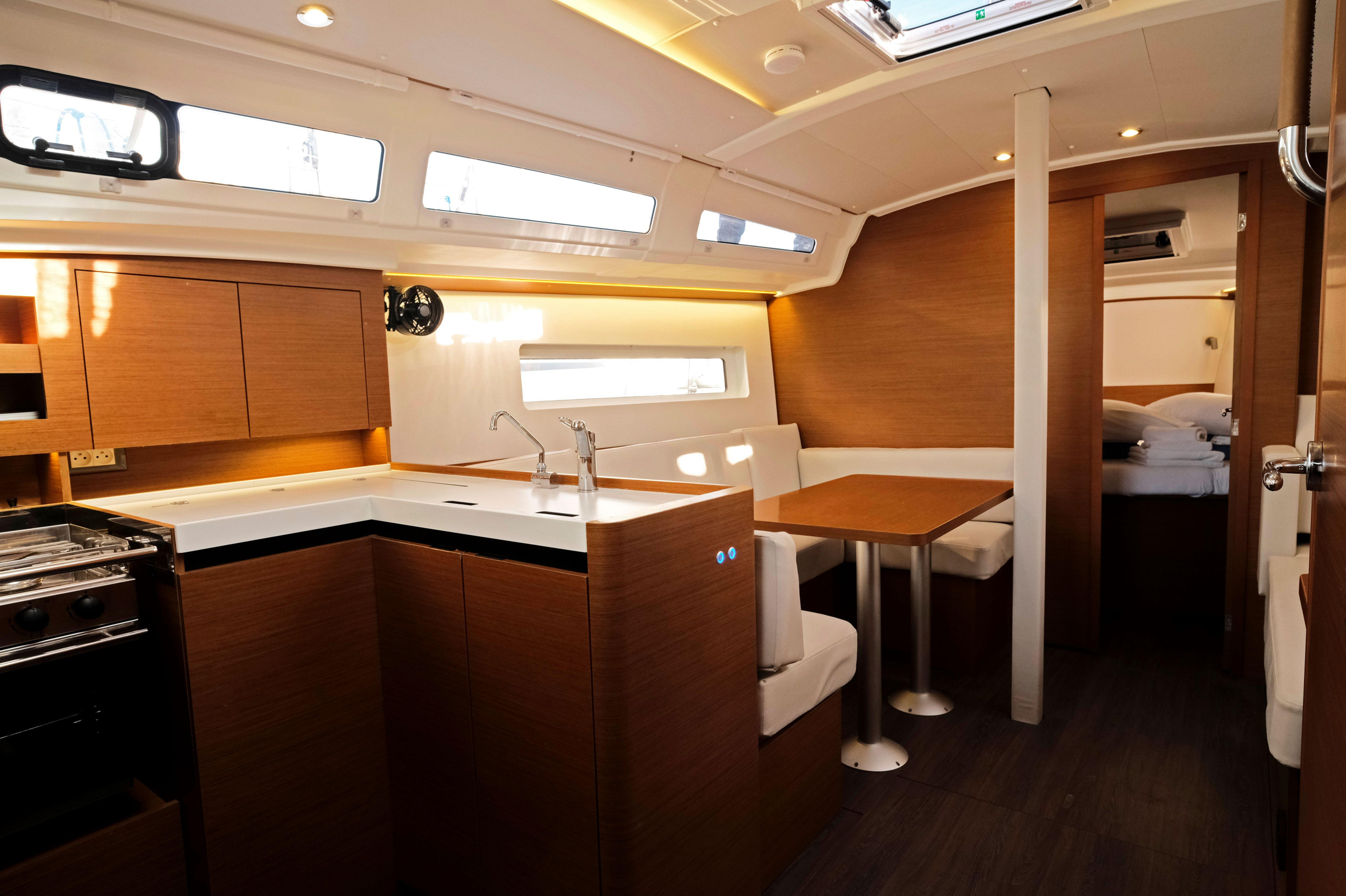 Sun Odyssey 380 - 3 cab. — photo 22