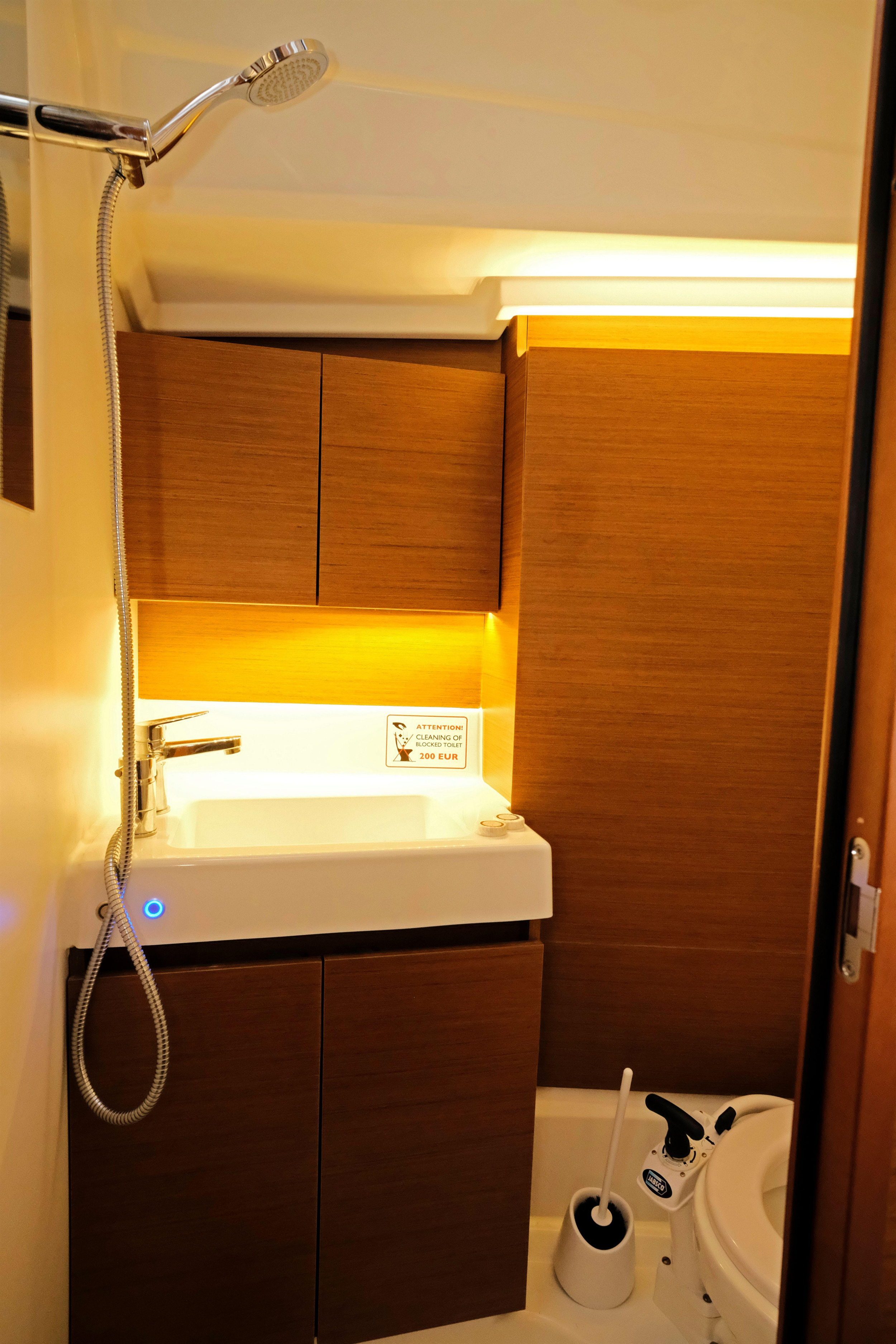 Sun Odyssey 380 - 3 cab. — photo 10