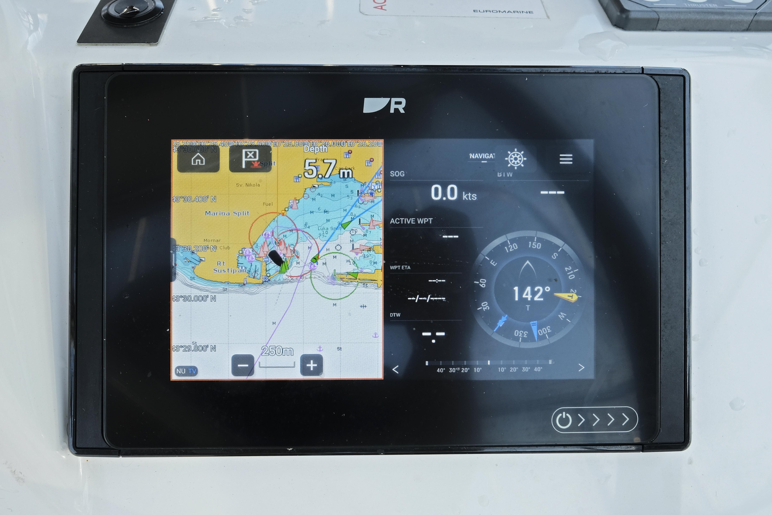 Sun Odyssey 380 - 3 cab. — photo 18