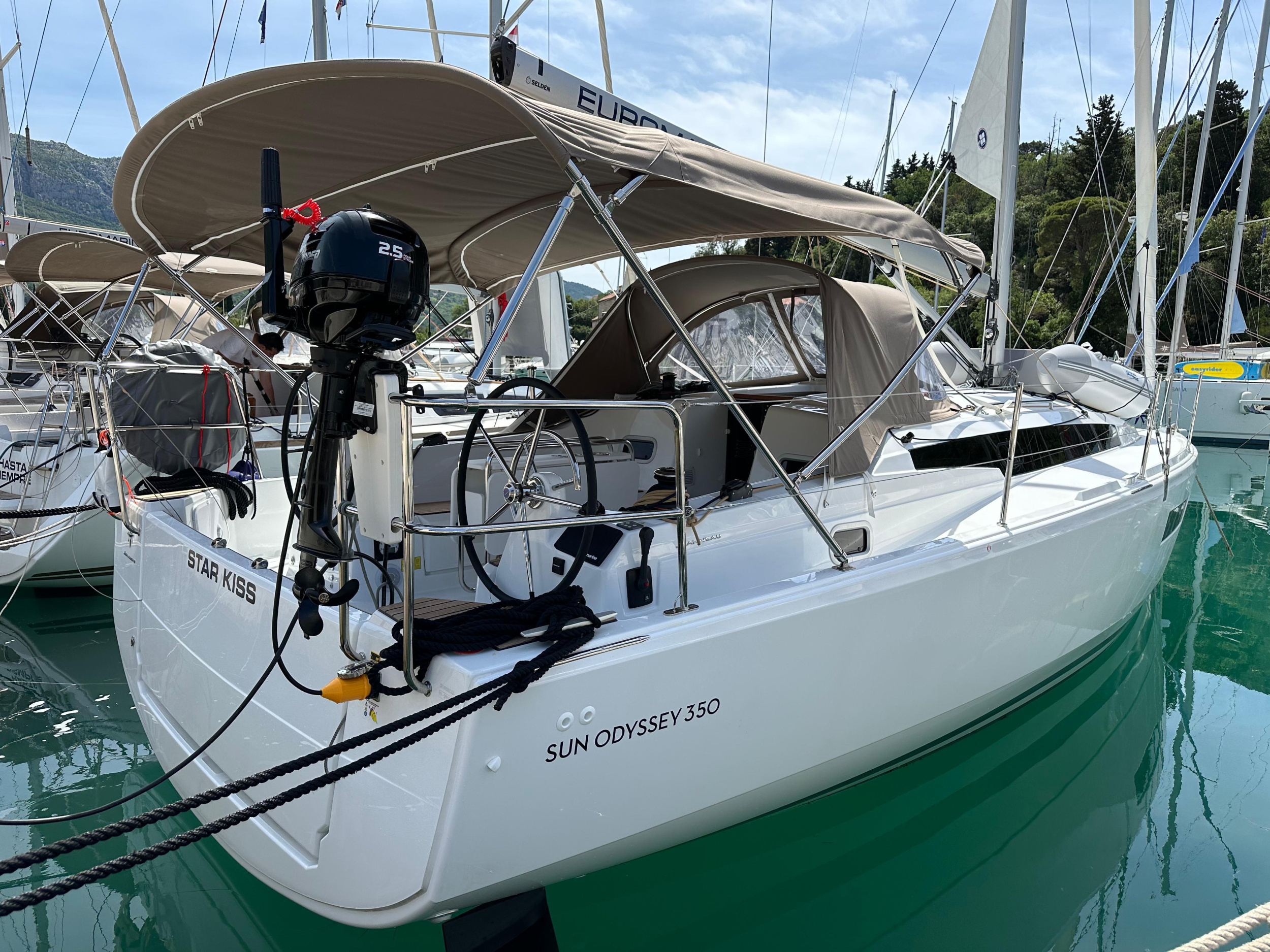 Sun Odyssey 350 - 3 cab. — photo 4