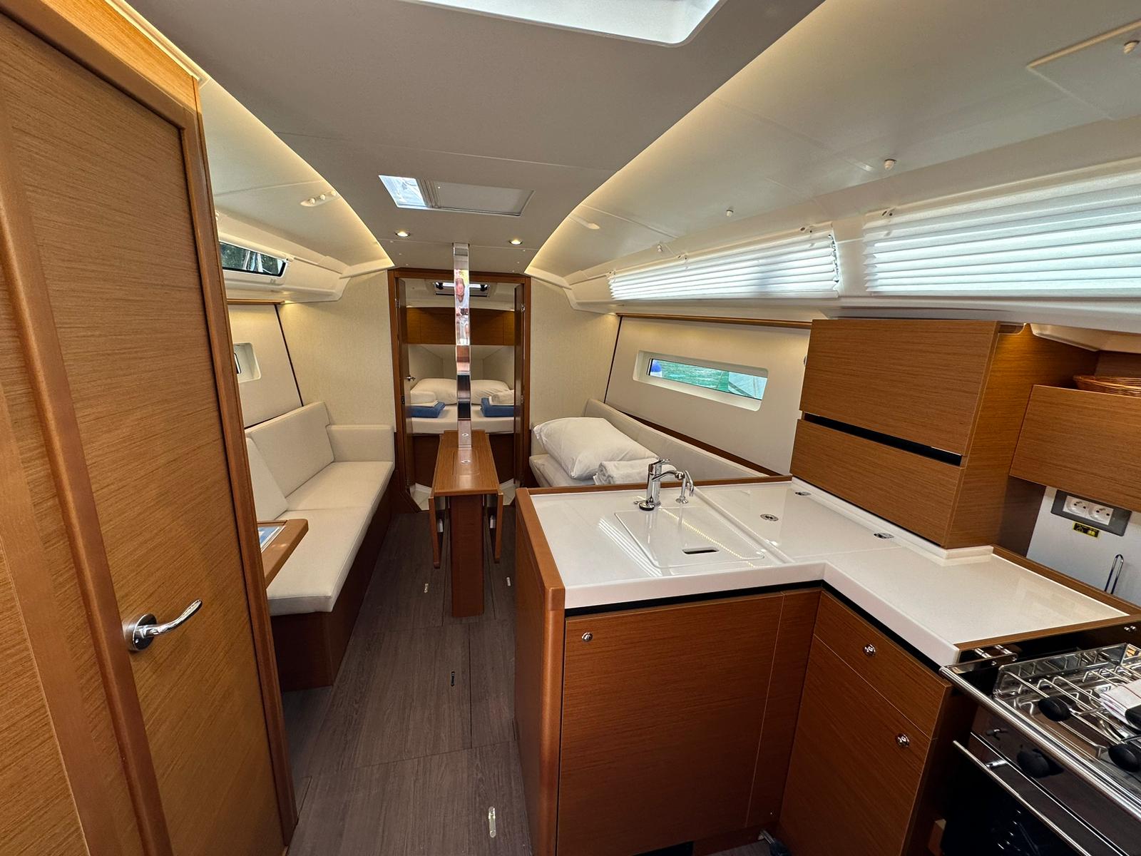 Sun Odyssey 350 - 3 cab. — photo 10