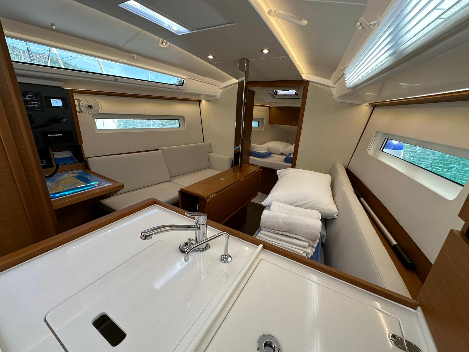 Sun Odyssey 350 - 3 cab. — photo 12