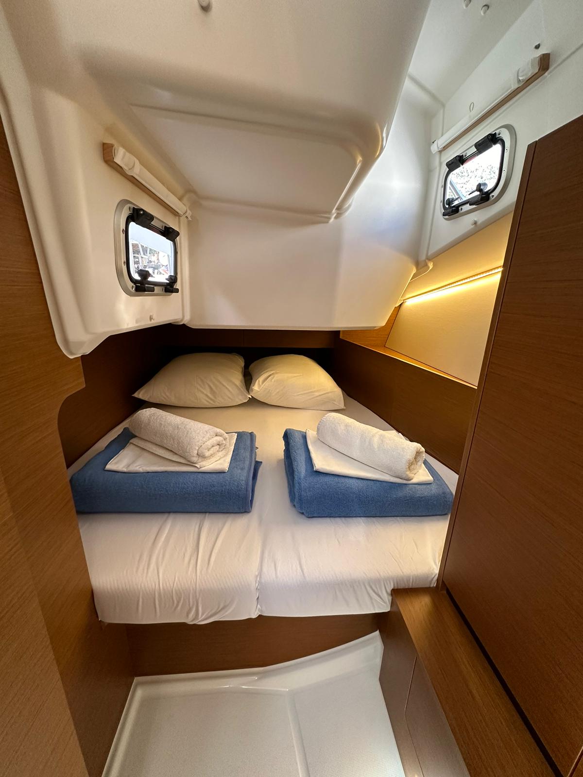 Sun Odyssey 350 - 3 cab. — photo 17