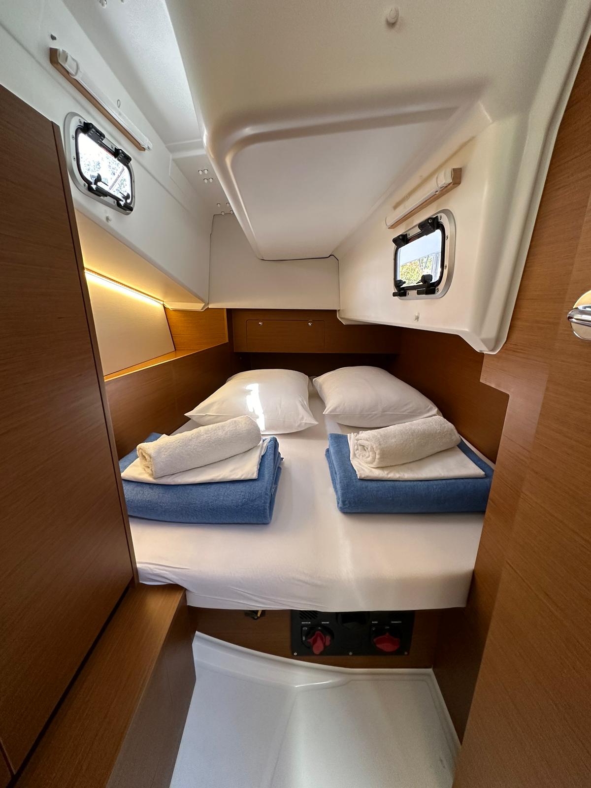 Sun Odyssey 350 - 3 cab. — photo 18
