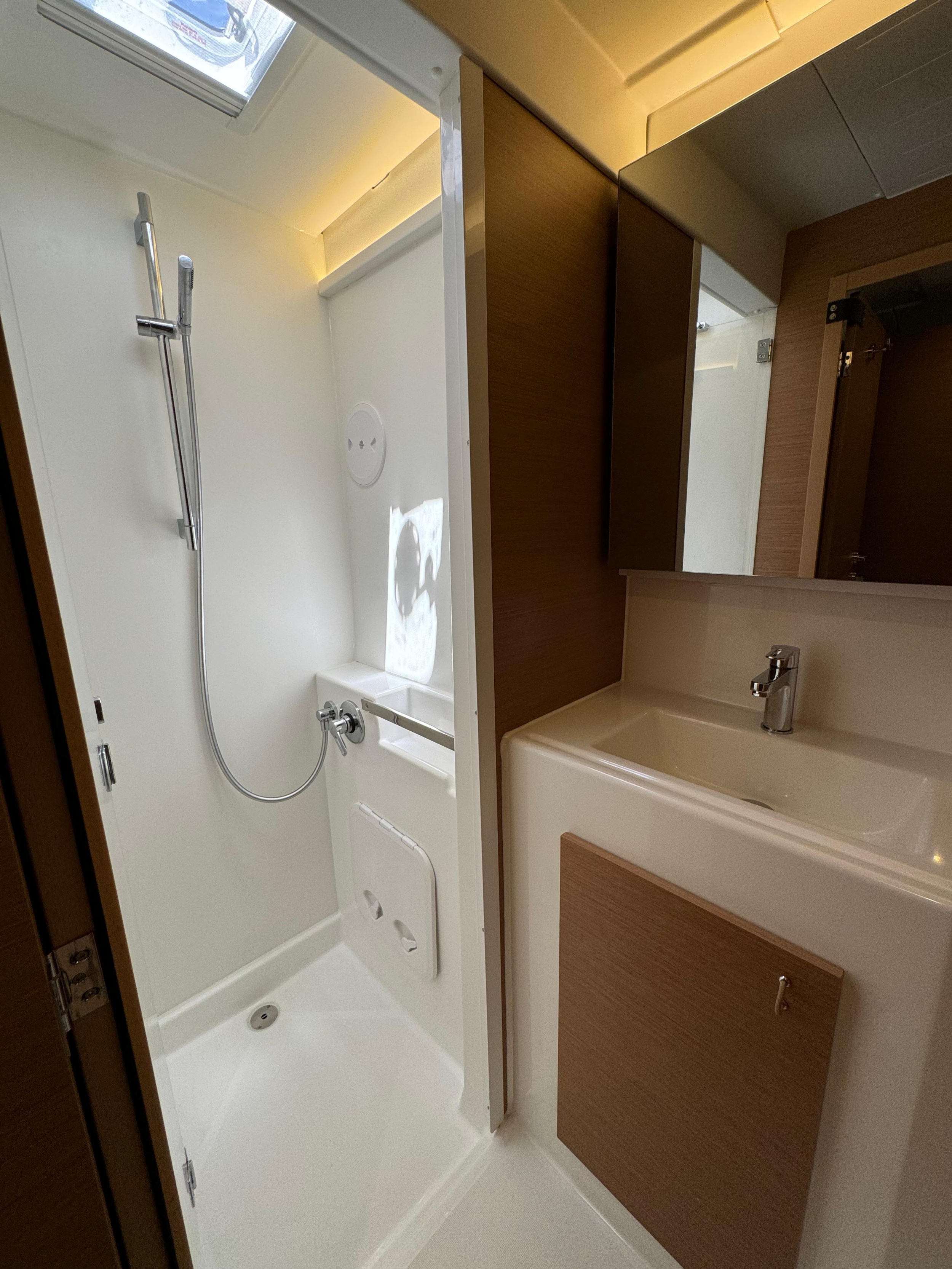 Excess 14 - 4 + 2 cab. — photo 4