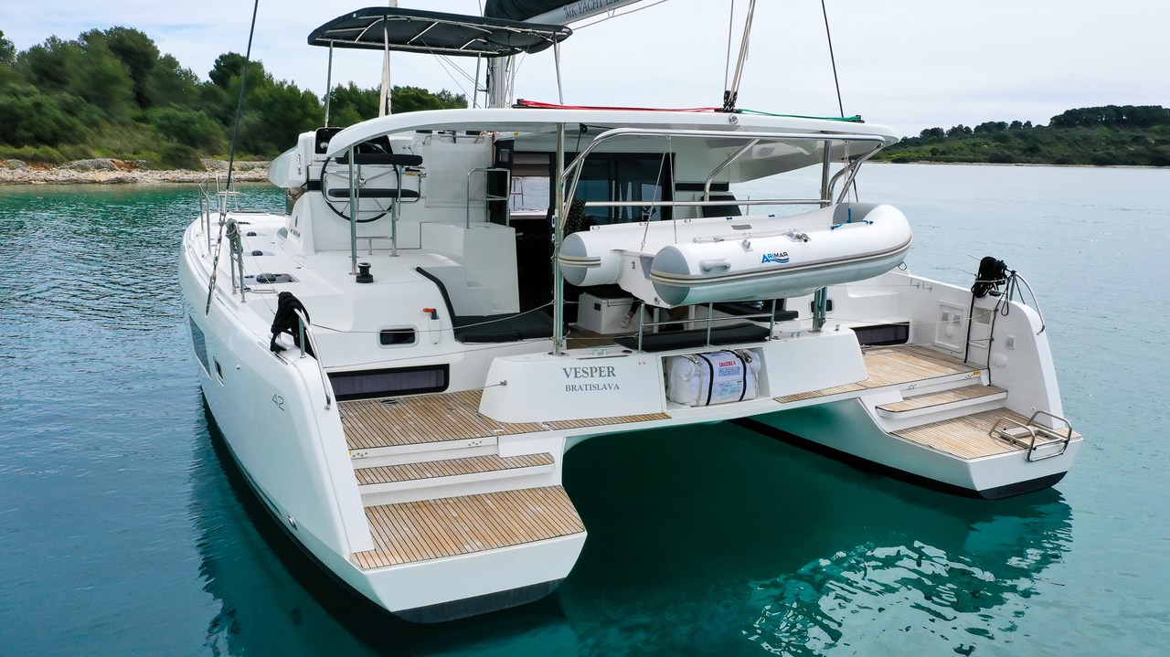 Lagoon 42 - 4 + 2 cab. — photo 1