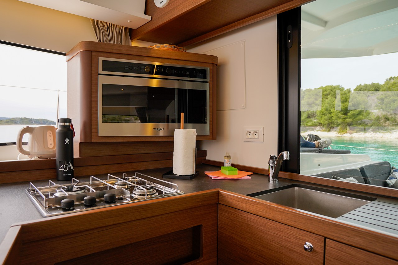 Lagoon 42 - 4 + 2 cab. — photo 13