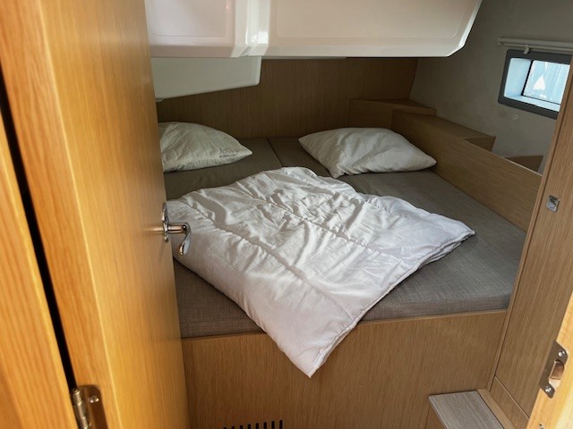Bavaria C42 — photo 3