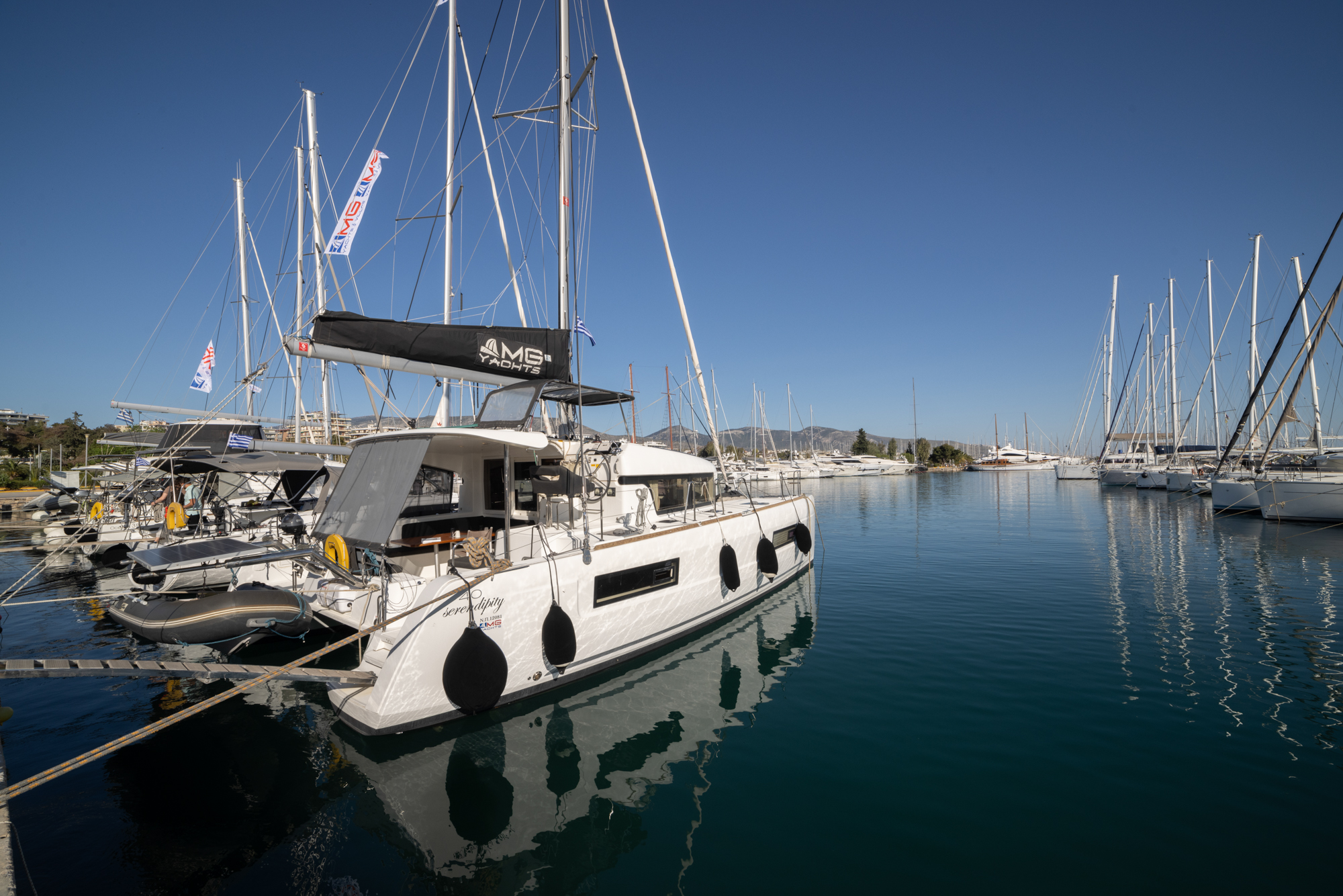 Lagoon 40 - 4 + 2 cab — photo 1