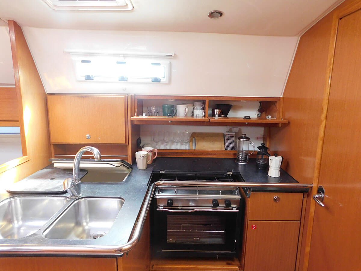 Bavaria Cruiser 36 — photo 11