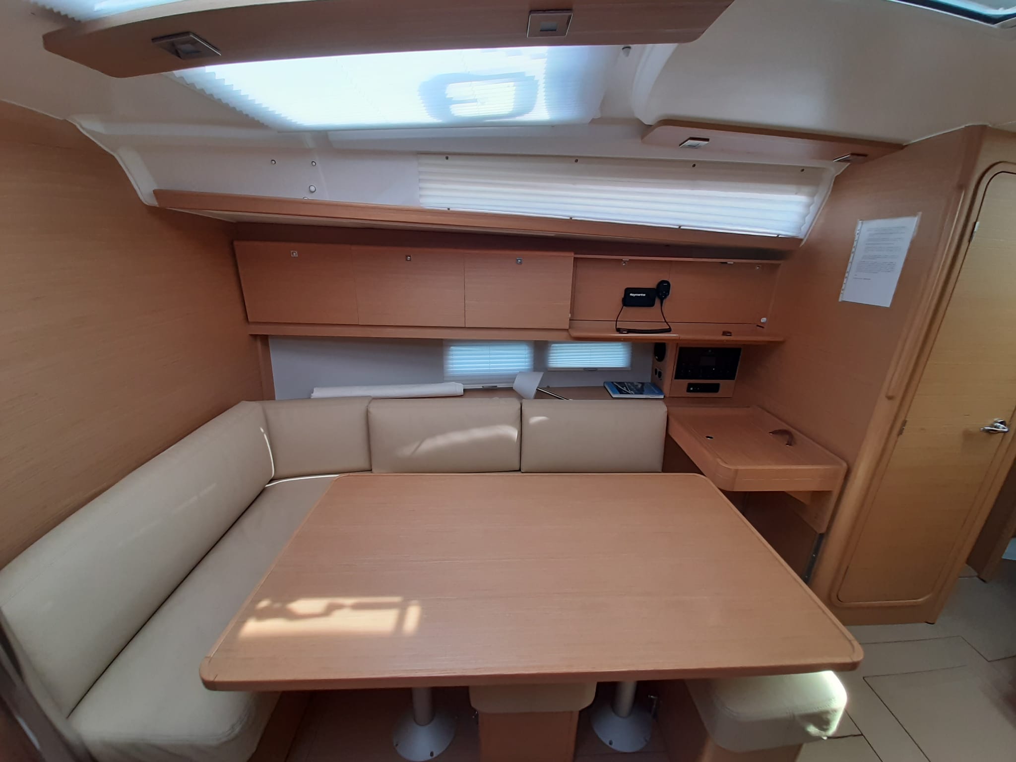 Dufour 390 GL — photo 6