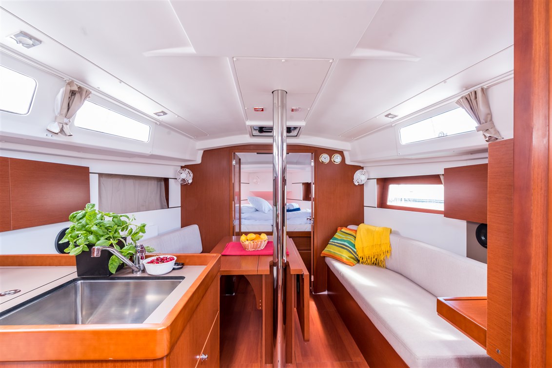 Oceanis 35.1 — photo 10