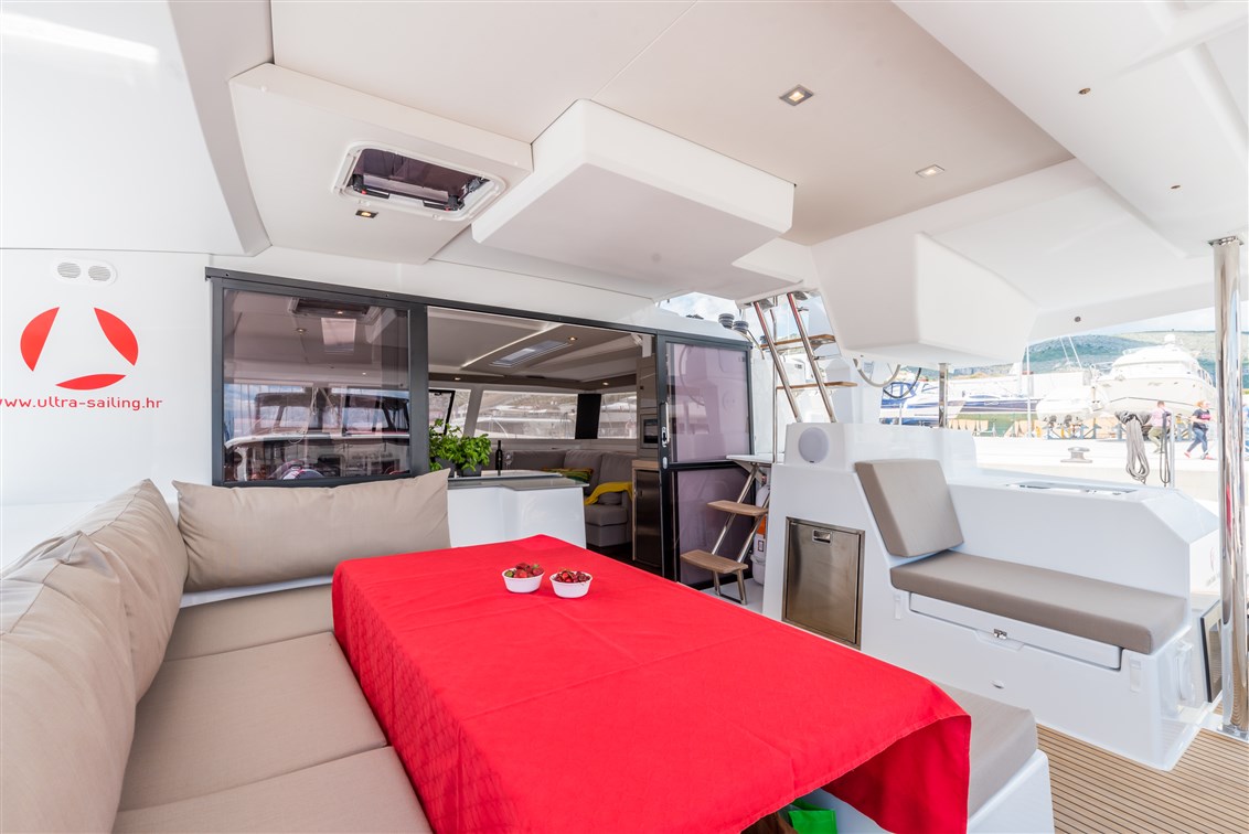 Fountaine Pajot Saona 47 Quintet - 5 + 1 cab. — photo 12