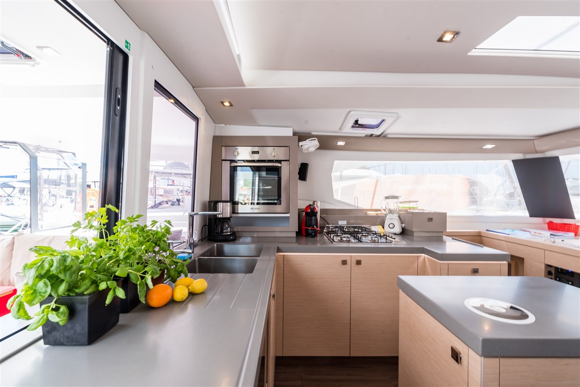 Fountaine Pajot Saona 47 Quintet - 5 + 1 cab. — photo 24