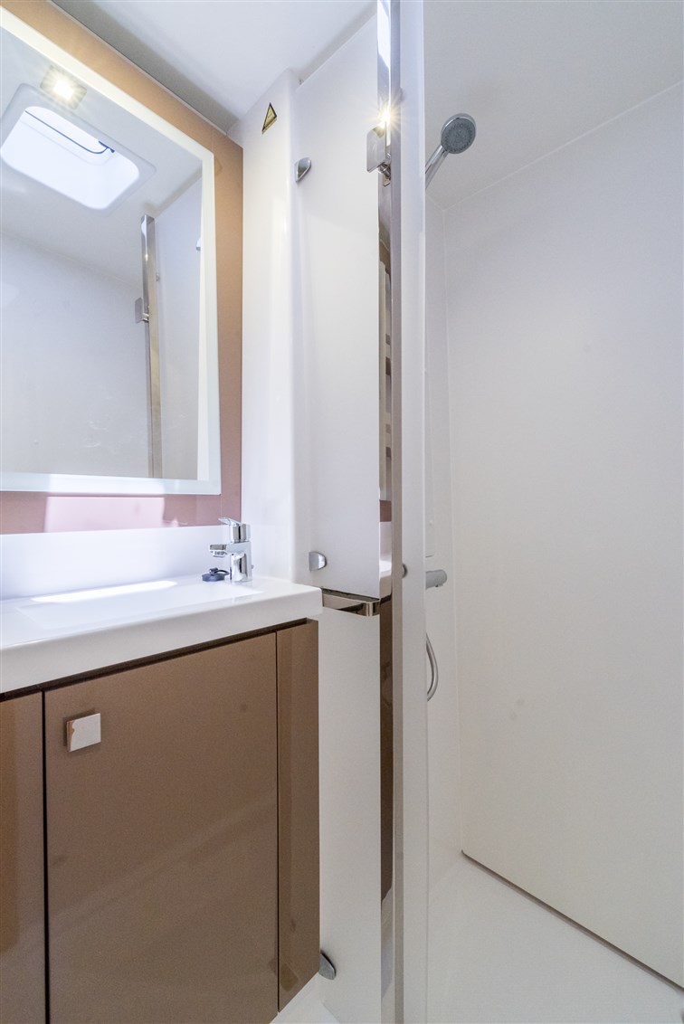 Fountaine Pajot Saona 47 Quintet - 5 + 1 cab. — photo 40