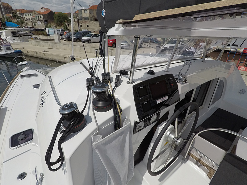 Lagoon 380 - 4 + 2 cab. — photo 12