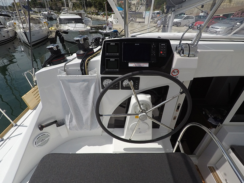 Lagoon 380 - 4 + 2 cab. — photo 13