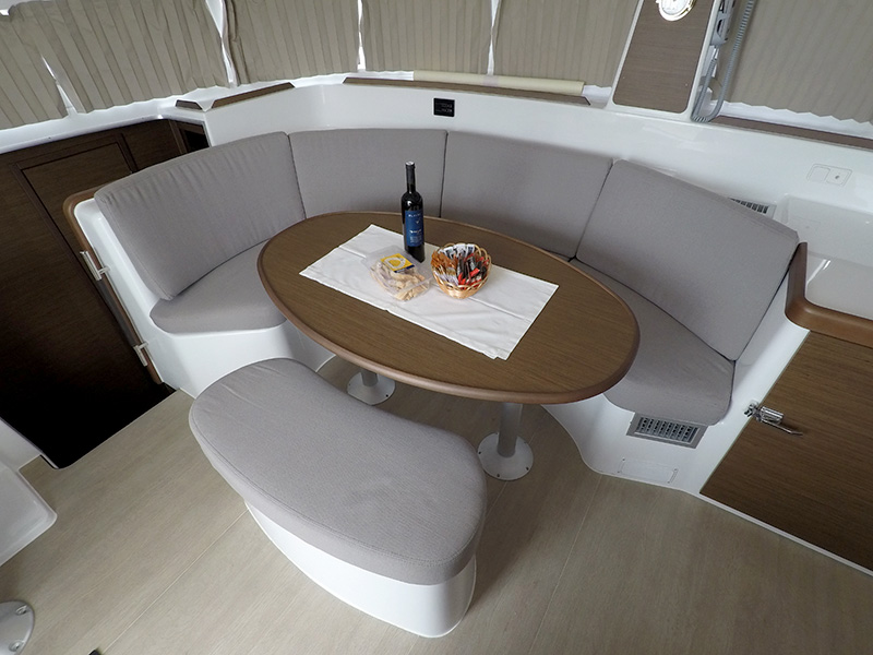 Lagoon 380 - 4 + 2 cab. — photo 15