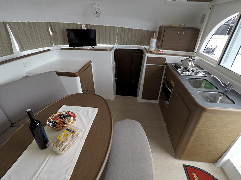 Lagoon 380 - 4 + 2 cab. — photo 22