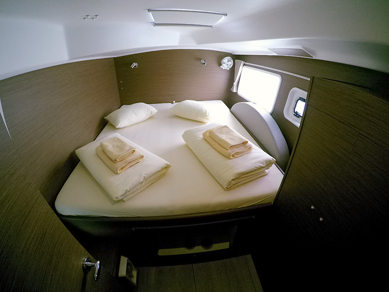 Lagoon 380 - 4 + 2 cab. — photo 24