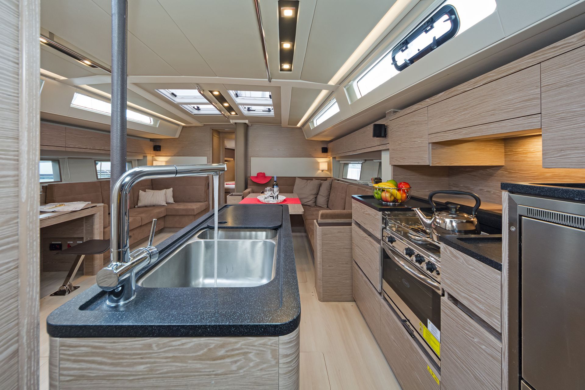 Hanse 548 - 4 + 1 cab. — photo 14