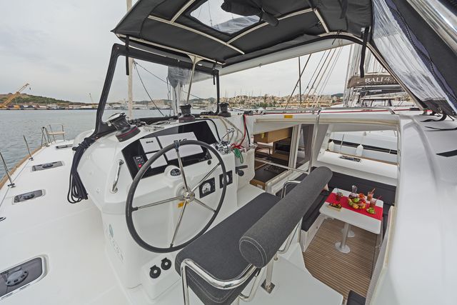 Lagoon 400 S2 - 4 + 2 cab. — photo 21