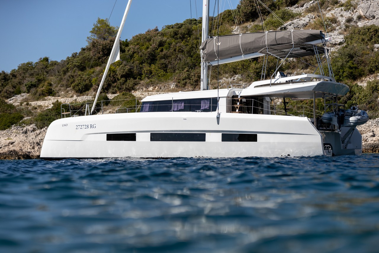 Dufour 48 Catamaran - 5 + 1 cab. — photo 1