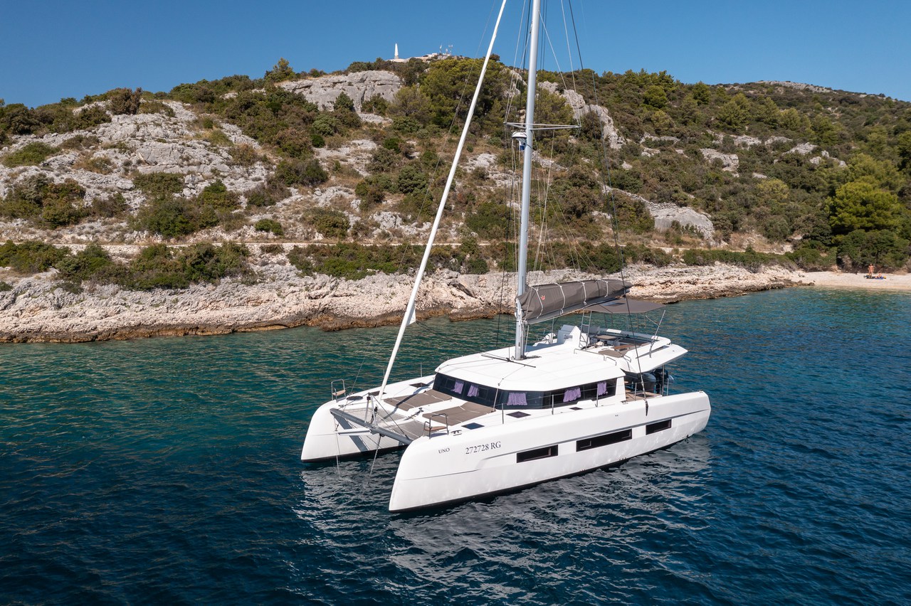 Dufour 48 Catamaran - 5 + 1 cab. — photo 3