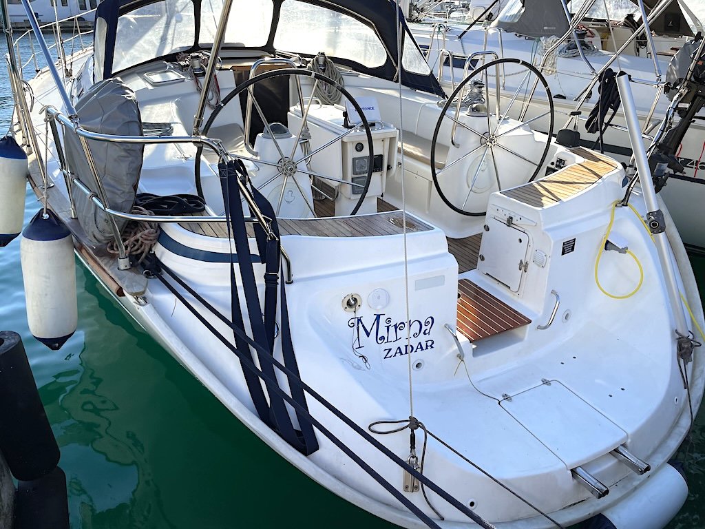 Bavaria 44 — photo 3