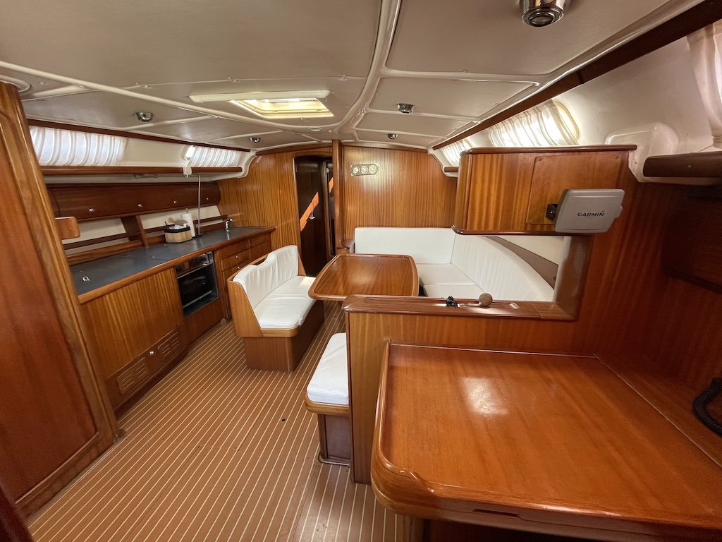 Bavaria 44 — photo 6