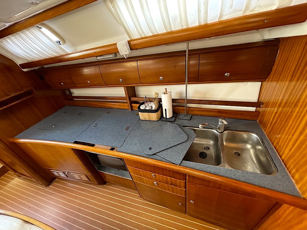 Bavaria 44 — photo 11