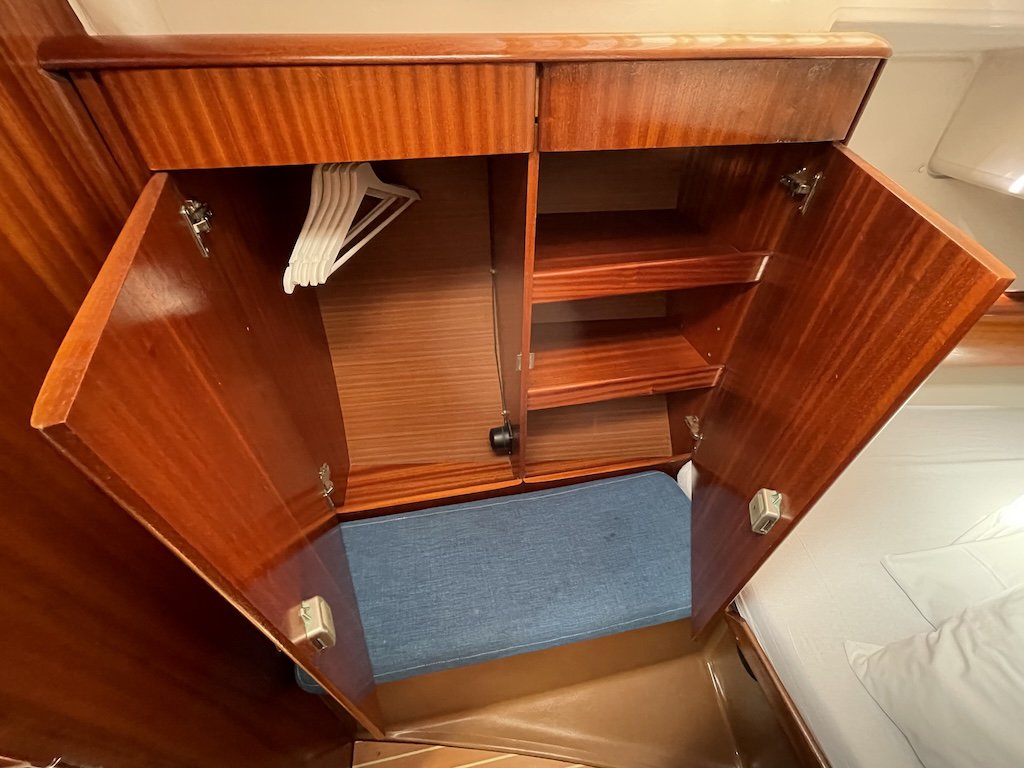 Bavaria 44 — photo 22