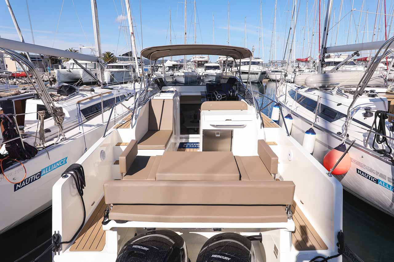 Nuva M9 Cabin — photo 7