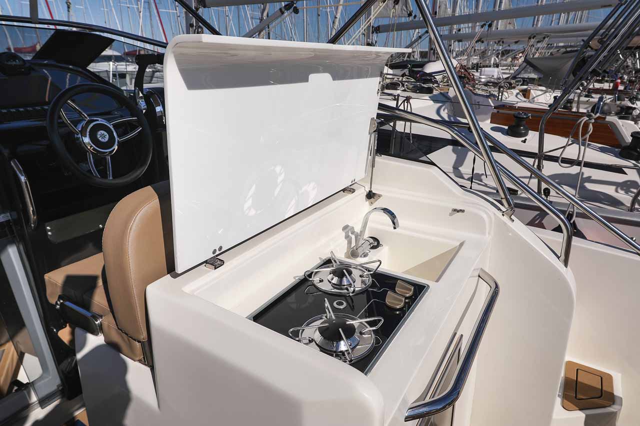 Nuva M9 Cabin — photo 10