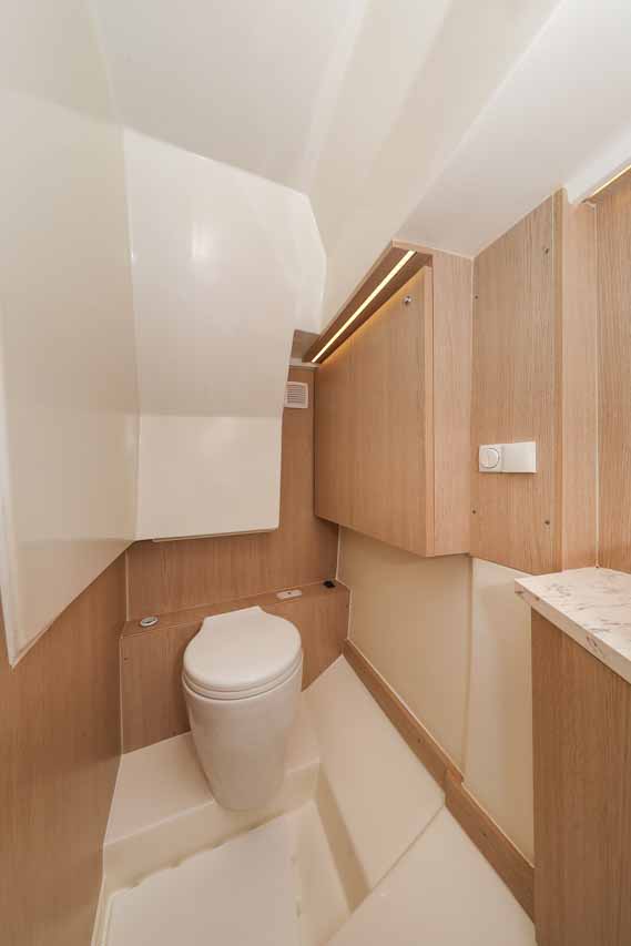 Nuva M9 Cabin — photo 17