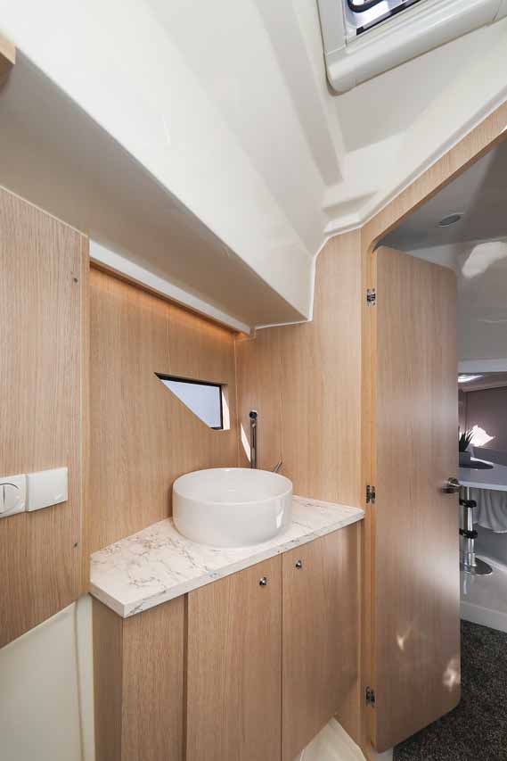Nuva M9 Cabin — photo 18