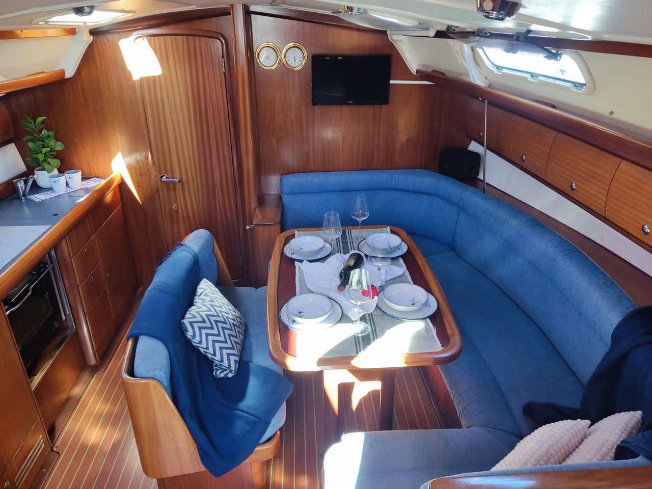 Bavaria 38 — photo 13