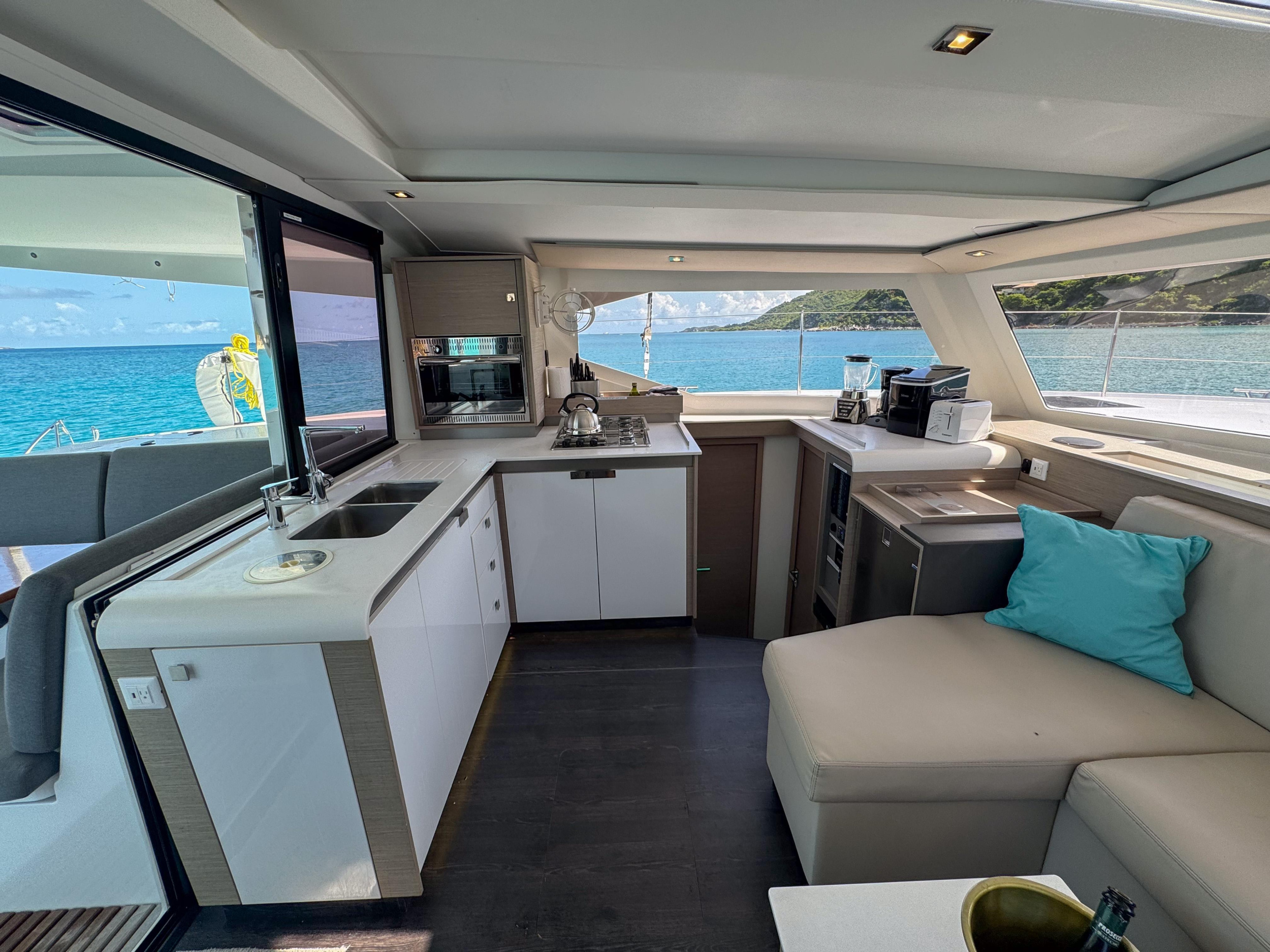 Fountaine Pajot Isla 40 - 4 + 1 cab. — photo 15