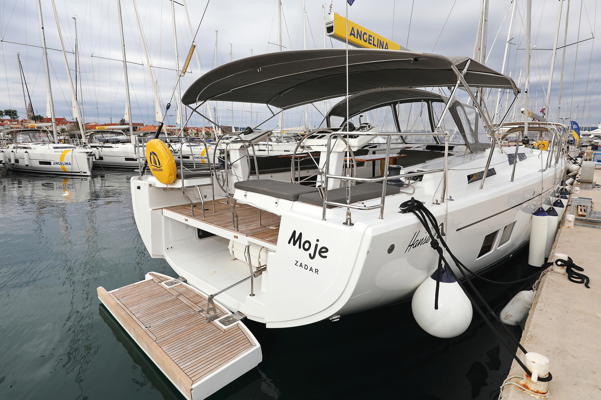 Hanse 548 - 5 + 1 cab. — photo 36