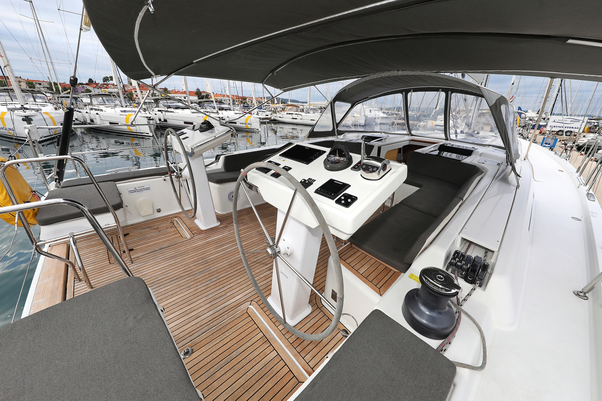 Hanse 548 - 5 + 1 cab. — photo 37