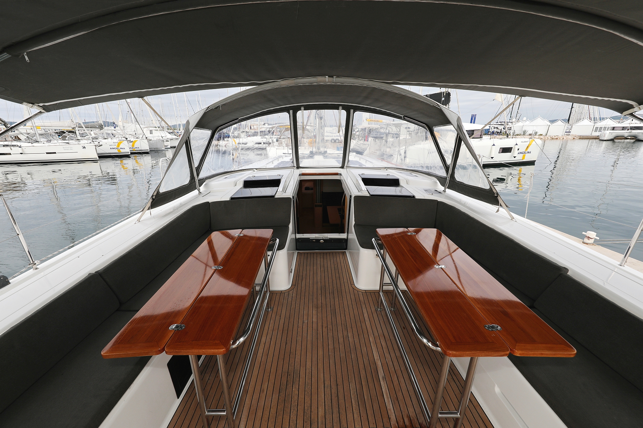 Hanse 548 - 5 + 1 cab. — photo 40