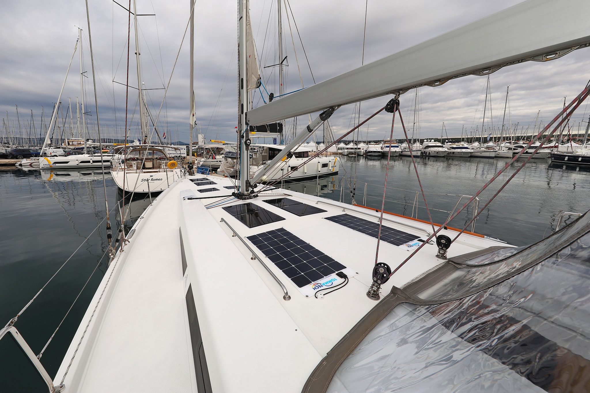 Hanse 548 - 5 + 1 cab. — photo 42