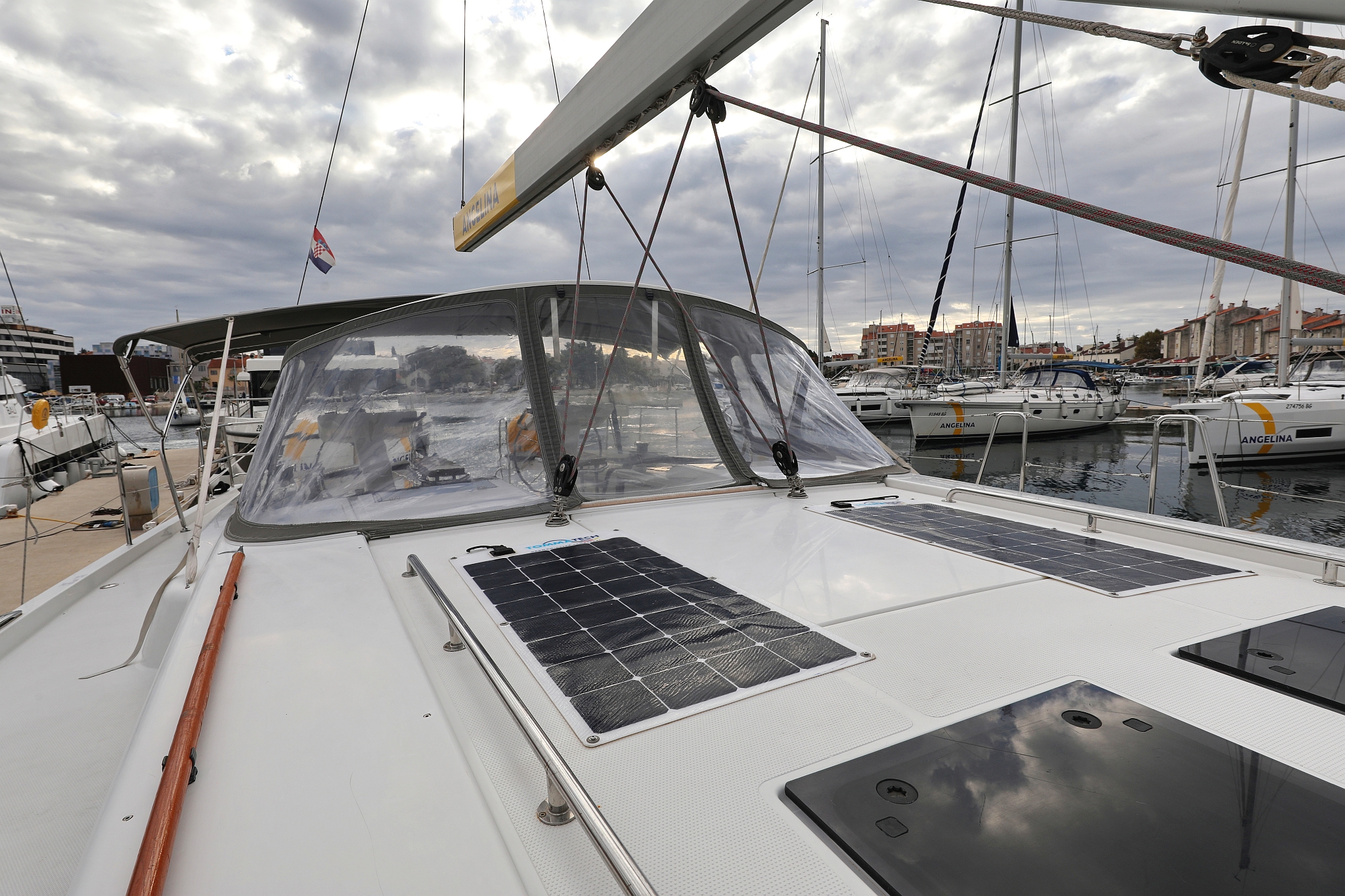 Hanse 548 - 5 + 1 cab. — photo 45