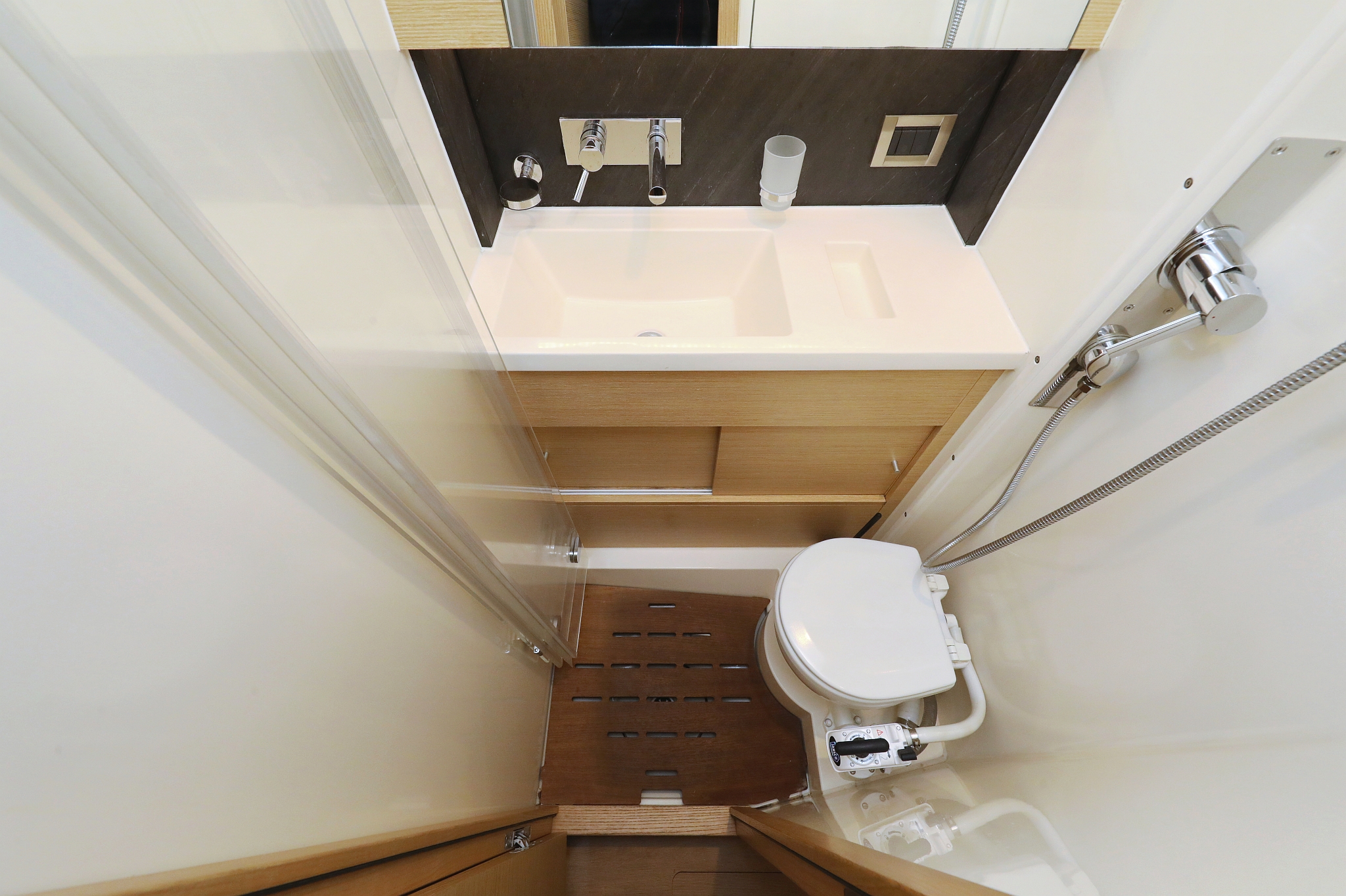 Hanse 548 - 5 + 1 cab. — photo 22