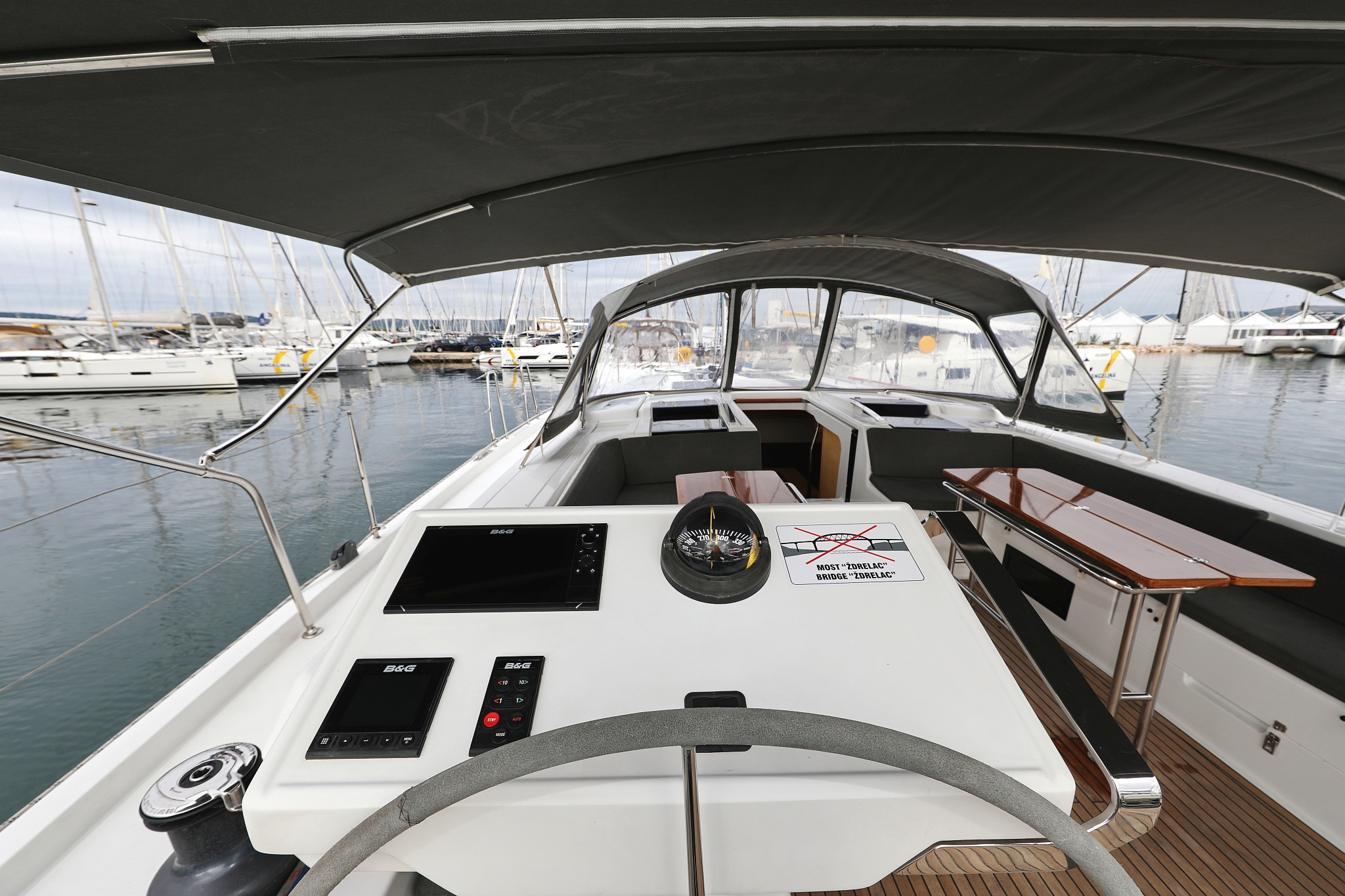 Hanse 548 - 5 + 1 cab. — photo 29