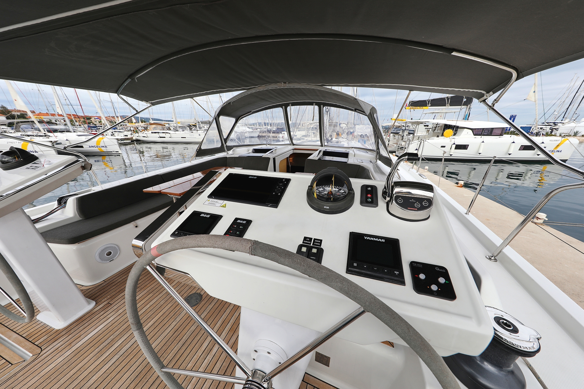 Hanse 548 - 5 + 1 cab. — photo 30