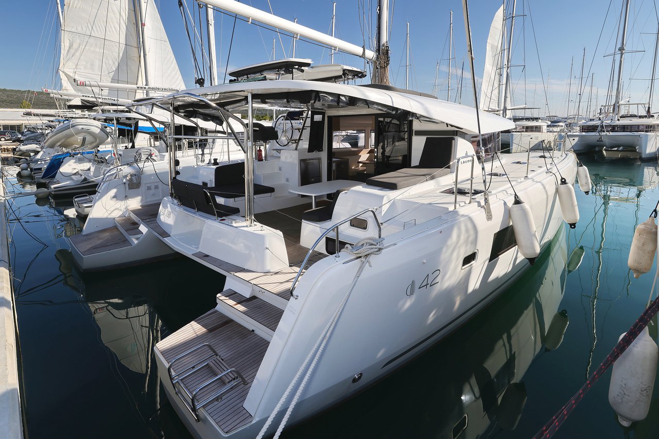 Lagoon 42 - 4 + 2 cab. — photo 3