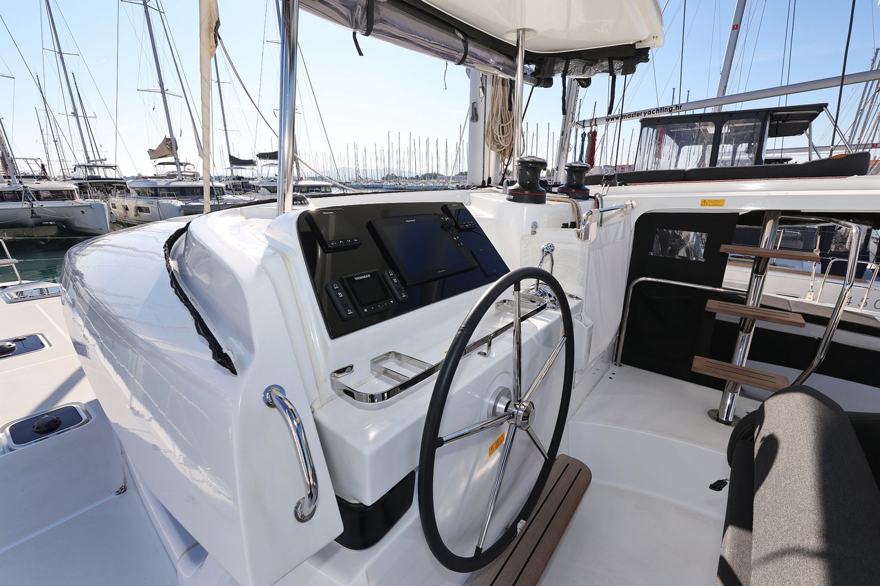 Lagoon 42 - 4 + 2 cab. — photo 6