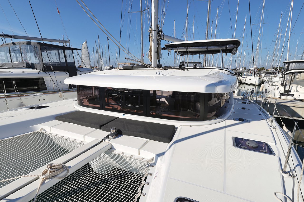 Lagoon 42 - 4 + 2 cab. — photo 9
