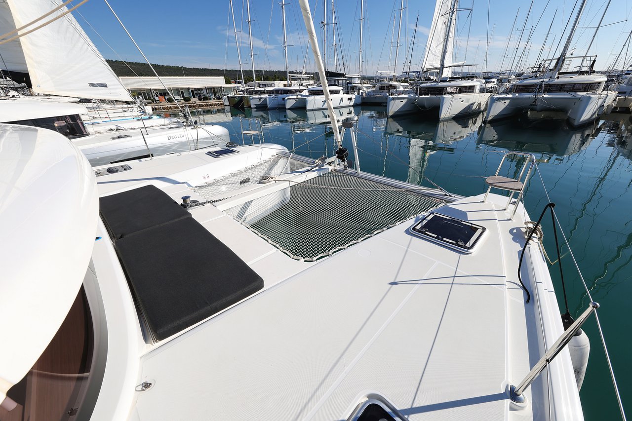 Lagoon 42 - 4 + 2 cab. — photo 11